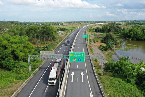 Kiến nghị Quốc hội quyết định đầu tư công 12 dự án đường cao tốc Bắc - Nam - Ảnh 1. Kiến nghị Quốc hội quyết định đầu tư công 12 dự án đường cao tốc Bắc - Nam - Ảnh 1.