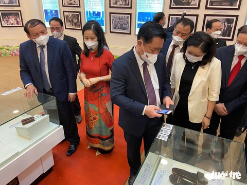 Văn hóa soi đường cho quốc dân đi - Ảnh 1. Văn hóa soi đường cho quốc dân đi - Ảnh 1.