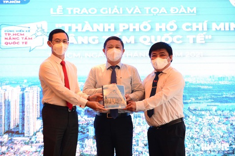 Trao giải TP.HCM nâng tầm quốc tế: Thành phố sẽ là một nơi đáng sống nếu không ai bị lãng quên - Ảnh 4. Trao giải TP.HCM nâng tầm quốc tế: Thành phố sẽ là một nơi đáng sống nếu không ai bị lãng quên - Ảnh 4.