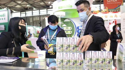 Sữa tươi Organic của Vinamilk ra mắt ấn tượng tại Triển lãm quốc tế Thượng Hải 2021 - Ảnh 1. Sữa tươi Organic của Vinamilk ra mắt ấn tượng tại Triển lãm quốc tế Thượng Hải 2021 - Ảnh 1.