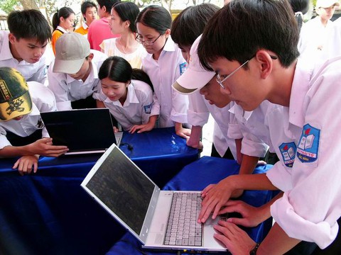 Tuổi Trẻ Online tròn 18: Thích thái độ đi đến cùng sự việc, dành tình cảm cho bạn đọc - Ảnh 1. Tuổi Trẻ Online tròn 18: Thích thái độ đi đến cùng sự việc, dành tình cảm cho bạn đọc - Ảnh 1.