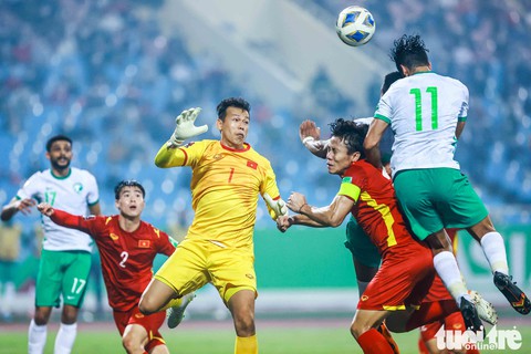 Việt Nam - Saudi Arabia 0-1: Nỗ lực đến giây cuối cùng - Ảnh 1. Việt Nam - Saudi Arabia 0-1: Nỗ lực đến giây cuối cùng - Ảnh 1.