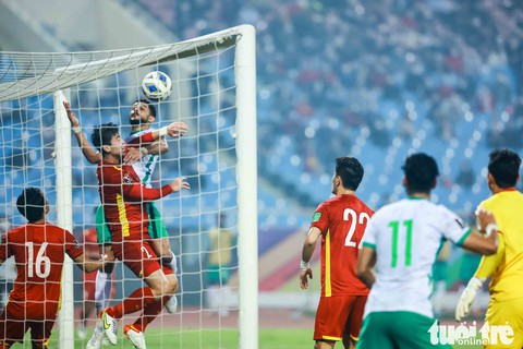 Việt Nam - Saudi Arabia 0-1: Nỗ lực đến giây cuối cùng - Ảnh 6. Việt Nam - Saudi Arabia 0-1: Nỗ lực đến giây cuối cùng - Ảnh 6.