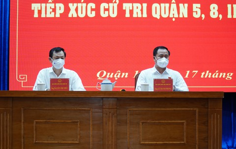 Cử tri TP.HCM than phiền về giá xăng dầu - Ảnh 1. Cử tri TP.HCM than phiền về giá xăng dầu - Ảnh 1.