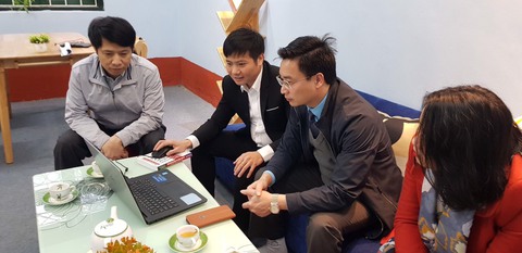 Thầy hiệu trưởng làm kênh dạy học trực tuyến cho tiểu học - Ảnh 2. Thầy hiệu trưởng làm kênh dạy học trực tuyến cho tiểu học - Ảnh 2.