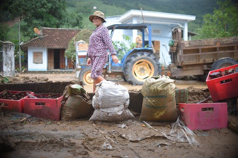 Cận cảnh hiện trường vụ sạt lở kinh hoàng ở núi Cấm - Ảnh 7. Cận cảnh hiện trường vụ sạt lở kinh hoàng ở núi Cấm - Ảnh 7.