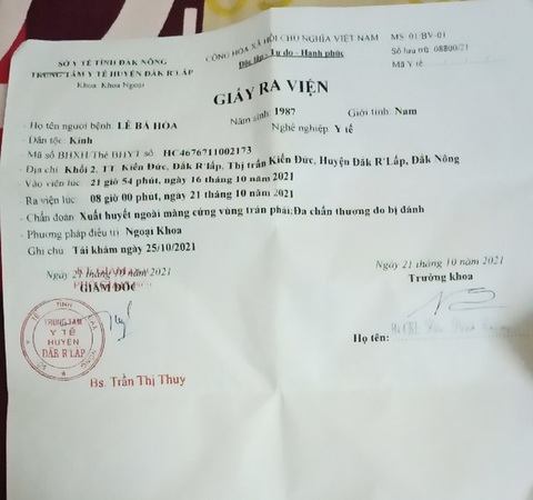 Đưa người thân cấp cứu, bỗng dưng nổi máu đánh nhân viên y tế tới tấp - Ảnh 2. Đưa người thân cấp cứu, bỗng dưng nổi máu đánh nhân viên y tế tới tấp - Ảnh 2.