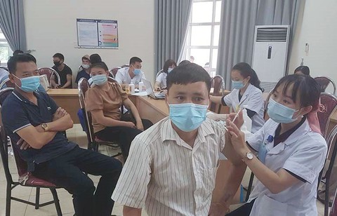 Bộ Y tế thúc giục tiêm vắc xin nhanh, địa phương nói không có để tiêm - Ảnh 1. Bộ Y tế thúc giục tiêm vắc xin nhanh, địa phương nói không có để tiêm - Ảnh 1.