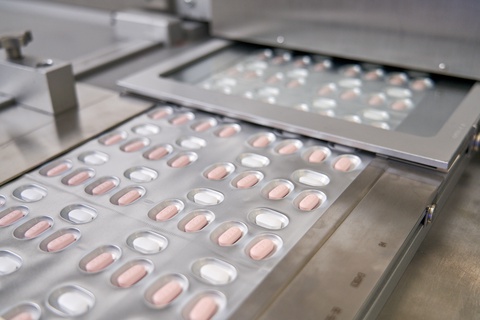 Pfizer ký bán 5,3 tỉ USD thuốc trị COVID-19 với Chính phủ Mỹ - Ảnh 1. Pfizer ký bán 5,3 tỉ USD thuốc trị COVID-19 với Chính phủ Mỹ - Ảnh 1.