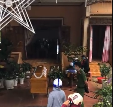 Vác quan tài, loa thùng đến tận nhà la hét đòi tiền con nợ - Ảnh 2. Vác quan tài, loa thùng đến tận nhà la hét đòi tiền con nợ - Ảnh 2.