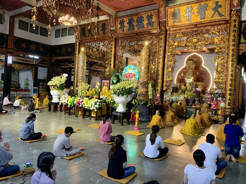 Chùa Vĩnh Nghiêm tụng kinh tưởng niệm và cầu siêu nạn nhân mất do COVID-19 - Ảnh 3. Chùa Vĩnh Nghiêm tụng kinh tưởng niệm và cầu siêu nạn nhân mất do COVID-19 - Ảnh 3.