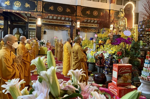 Chùa Vĩnh Nghiêm tụng kinh tưởng niệm và cầu siêu nạn nhân mất do COVID-19 - Ảnh 2. Chùa Vĩnh Nghiêm tụng kinh tưởng niệm và cầu siêu nạn nhân mất do COVID-19 - Ảnh 2.