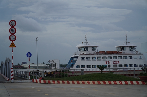 Bến phà tạm Rạch Miễu hoạt động trở lại sau hơn 4 tháng ngừng hoạt động - Ảnh 1. Bến phà tạm Rạch Miễu hoạt động trở lại sau hơn 4 tháng ngừng hoạt động - Ảnh 1.