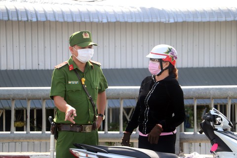 Học sinh Cần Thơ thi tìm hiểu kiến thức pháp luật về an toàn giao thông - Ảnh 1. Học sinh Cần Thơ thi tìm hiểu kiến thức pháp luật về an toàn giao thông - Ảnh 1.