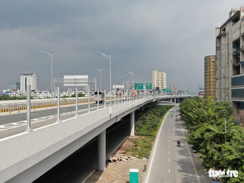 Hà Nội: Lắp đặt 4.500 tấm chống ồn cho đường vành đai 3 trên cao - Ảnh 3. Hà Nội: Lắp đặt 4.500 tấm chống ồn cho đường vành đai 3 trên cao - Ảnh 3.