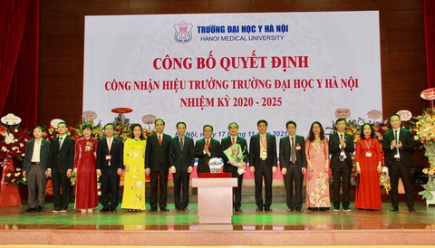 GS.TS Nguyễn Hữu Tú làm hiệu trưởng Trường ĐH Y Hà Nội - Ảnh 1. GS.TS Nguyễn Hữu Tú làm hiệu trưởng Trường ĐH Y Hà Nội - Ảnh 1.
