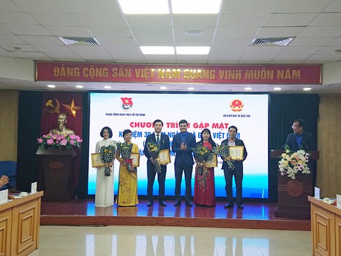 Trung ương Đoàn tri ân thầy cô nhân Ngày nhà giáo Việt Nam - Ảnh 1. Trung ương Đoàn tri ân thầy cô nhân Ngày nhà giáo Việt Nam - Ảnh 1.