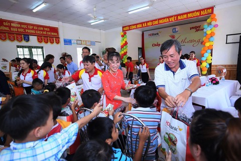 Tâm và tầm của doanh nhân với giáo dục cho thế hệ tương lai - Ảnh 1. Tâm và tầm của doanh nhân với giáo dục cho thế hệ tương lai - Ảnh 1.