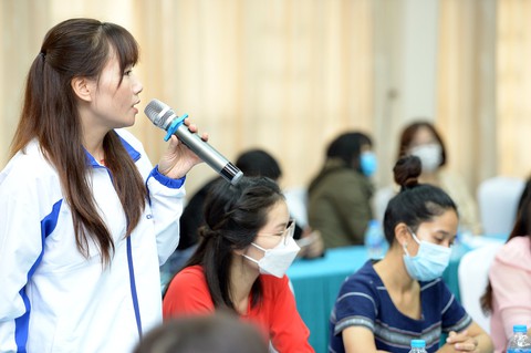 Cô giáo dạy ở ngôi trường cái gì cũng thiếu đi xin đồ dùng học tập cho trò - Ảnh 1. Cô giáo dạy ở ngôi trường cái gì cũng thiếu đi xin đồ dùng học tập cho trò - Ảnh 1.