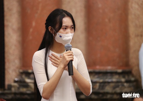 Gặp Chủ tịch nước, nữ sinh mồ côi chia sẻ mong ước có thêm nhiều người mẹ - Ảnh 2. Gặp Chủ tịch nước, nữ sinh mồ côi chia sẻ mong ước có thêm nhiều người mẹ - Ảnh 2.