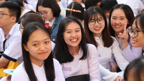 Đề xuất học sinh lớp 9 và 12 TP.HCM đến trường từ 10-12: Phải bàn kỹ, tránh mở rồi đóng - Ảnh 1. Đề xuất học sinh lớp 9 và 12 TP.HCM đến trường từ 10-12: Phải bàn kỹ, tránh mở rồi đóng - Ảnh 1.