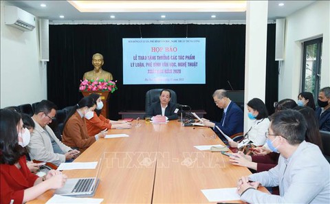 17 tác phẩm nhận tặng thưởng của Ban Bí thư về lý luận, phê bình văn học, nghệ thuật năm 2020 - Ảnh 1. 17 tác phẩm nhận tặng thưởng của Ban Bí thư về lý luận, phê bình văn học, nghệ thuật năm 2020 - Ảnh 1.