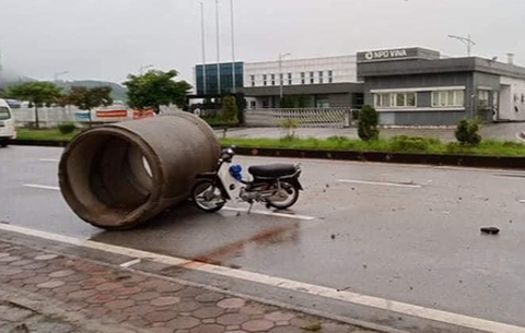 Vụ đôi nam nữ đâm vào ống cống tử vong: Đình chỉ công tác 2 bảo vệ - Ảnh 1. Vụ đôi nam nữ đâm vào ống cống tử vong: Đình chỉ công tác 2 bảo vệ - Ảnh 1.