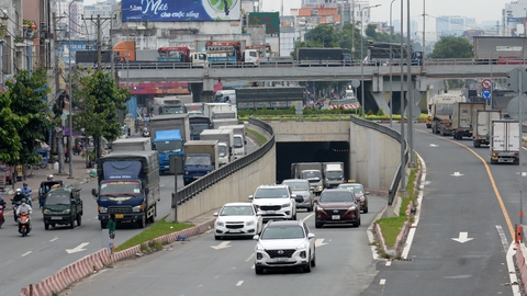 Thu phí ôtô vào trung tâm TP.HCM: Nên nhưng thận trọng - Ảnh 1. Thu phí ôtô vào trung tâm TP.HCM: Nên nhưng thận trọng - Ảnh 1.