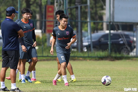 CLB TP.HCM chưa chốt Lee Nguyễn cho V-League 2022 - Ảnh 3. CLB TP.HCM chưa chốt Lee Nguyễn cho V-League 2022 - Ảnh 3.