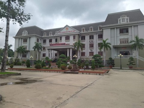 Cựu chánh án, phó chánh án huyện ở Tây Ninh lãnh 12 tháng tù treo - Ảnh 1. Cựu chánh án, phó chánh án huyện ở Tây Ninh lãnh 12 tháng tù treo - Ảnh 1.