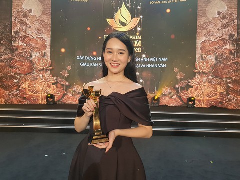 Mắt biếc đoạt Bông sen vàng, Bố già giành Bông sen bạc tại Liên hoan phim Việt Nam - Ảnh 9. Mắt biếc đoạt Bông sen vàng, Bố già giành Bông sen bạc tại Liên hoan phim Việt Nam - Ảnh 9.