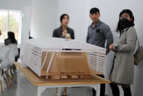 Kiến trúc sư Hương Vũ ra mắt Thư viện Kiến trúc và nghệ thuật Đà Lạt - Ảnh 3. Kiến trúc sư Hương Vũ ra mắt Thư viện Kiến trúc và nghệ thuật Đà Lạt - Ảnh 3.