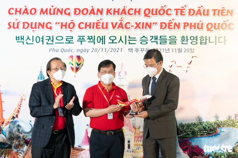 Hơn 200 du khách Hàn Quốc rạng rỡ đặt chân đến Phú Quốc - Ảnh 5. Hơn 200 du khách Hàn Quốc rạng rỡ đặt chân đến Phú Quốc - Ảnh 5.