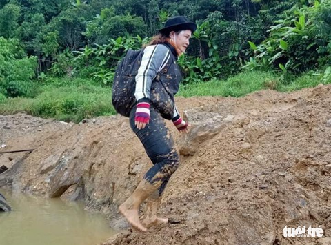 Chuyện của những người lái đò dưới chân núi Ngọc Linh - Ảnh 8. Chuyện của những người lái đò dưới chân núi Ngọc Linh - Ảnh 8.