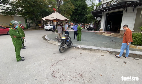 Nổ súng tại quán cà phê giữa TP Vinh, một giám đốc bị thương - Ảnh 1. Nổ súng tại quán cà phê giữa TP Vinh, một giám đốc bị thương - Ảnh 1.