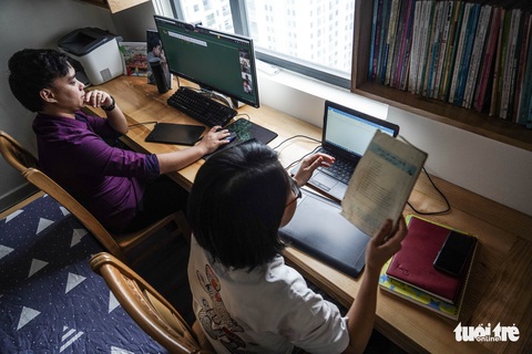 Một ngày của thầy cô online - Ảnh 1. Một ngày của thầy cô online - Ảnh 1.