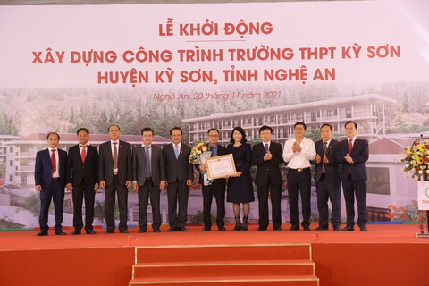 Xây trường ở Nghệ An, Trung Nam cam kết đầu tư cho con người và phát triển bền vững - Ảnh 4. Xây trường ở Nghệ An, Trung Nam cam kết đầu tư cho con người và phát triển bền vững - Ảnh 4.