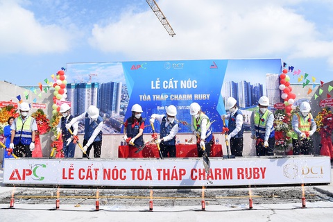 DCT Partners tổ chức lễ cất nóc tháp Charm Ruby thuộc khu phức hợp Charm City Bình Dương - Ảnh 1. DCT Partners tổ chức lễ cất nóc tháp Charm Ruby thuộc khu phức hợp Charm City Bình Dương - Ảnh 1.