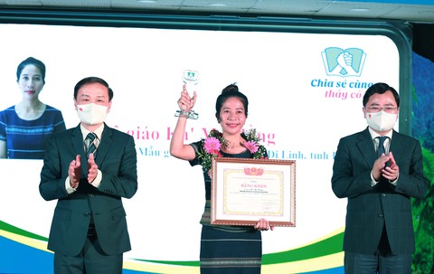 Tuyên dương 50 thầy cô giáo có sáng kiến chia khó với trò trong dịch COVID-19 - Ảnh 1. Tuyên dương 50 thầy cô giáo có sáng kiến chia khó với trò trong dịch COVID-19 - Ảnh 1.