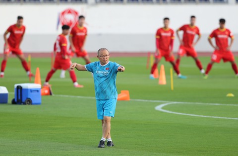 Tuyển Việt Nam khởi động nhẹ nhàng cho AFF Cup 2020 - Ảnh 3. Tuyển Việt Nam khởi động nhẹ nhàng cho AFF Cup 2020 - Ảnh 3.