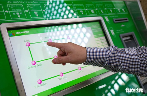 Ngày đầu metro Cát Linh - Hà Đông bán vé: Dân nói thuận tiện, giá rẻ - Ảnh 4. Ngày đầu metro Cát Linh - Hà Đông bán vé: Dân nói thuận tiện, giá rẻ - Ảnh 4.