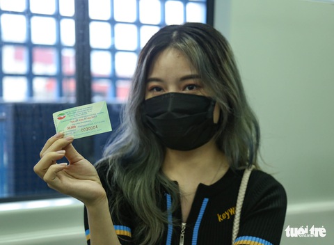 Ngày đầu metro Cát Linh - Hà Đông bán vé: Dân nói thuận tiện, giá rẻ - Ảnh 2. Ngày đầu metro Cát Linh - Hà Đông bán vé: Dân nói thuận tiện, giá rẻ - Ảnh 2.