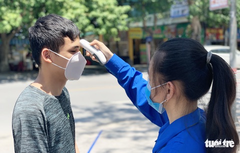 Học sinh TP Vinh vui mừng đến trường sau 3 tháng học trực tuyến - Ảnh 1. Học sinh TP Vinh vui mừng đến trường sau 3 tháng học trực tuyến - Ảnh 1.