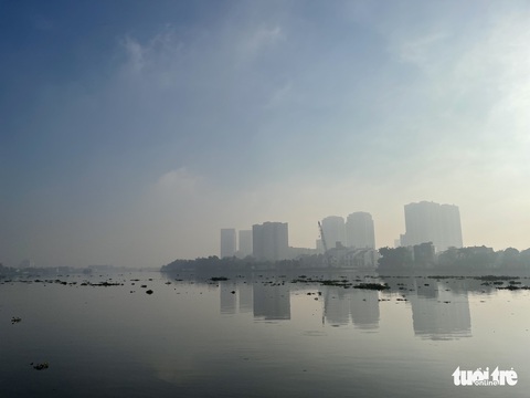 Miền Nam đang kết thúc mùa mưa, sáng sớm trời sương mù - Ảnh 1. Miền Nam đang kết thúc mùa mưa, sáng sớm trời sương mù - Ảnh 1.