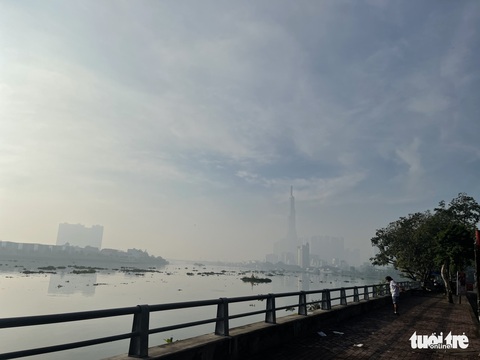 Miền Nam đang kết thúc mùa mưa, sáng sớm trời sương mù - Ảnh 2. Miền Nam đang kết thúc mùa mưa, sáng sớm trời sương mù - Ảnh 2.