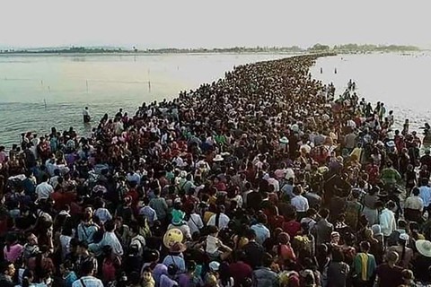 Myanmar: Ít nhất 15 người thiệt mạng trên đường đi chùa - Ảnh 1. Myanmar: Ít nhất 15 người thiệt mạng trên đường đi chùa - Ảnh 1.