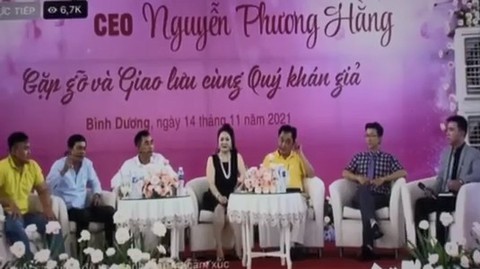 Ngày 26-11, thanh tra và công an làm việc với YouTuber trong livestream của bà Phương Hằng - Ảnh 1. Ngày 26-11, thanh tra và công an làm việc với YouTuber trong livestream của bà Phương Hằng - Ảnh 1.