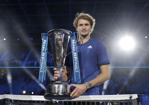 Hạ chóng vánh Medvedev, Zverev vô địch ATP Finals - Ảnh 1. Hạ chóng vánh Medvedev, Zverev vô địch ATP Finals - Ảnh 1.