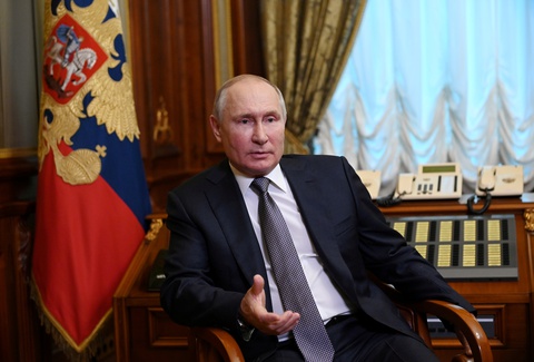 Ông Putin tiêm liều tăng cường với vắc xin Sputnik Light - Ảnh 1. Ông Putin tiêm liều tăng cường với vắc xin Sputnik Light - Ảnh 1.
