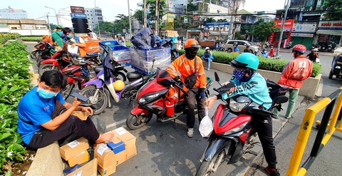 Tài xế công nghệ 2 bánh ở TP.HCM ế khách, vì sao? - Ảnh 2. Tài xế công nghệ 2 bánh ở TP.HCM ế khách, vì sao? - Ảnh 2.